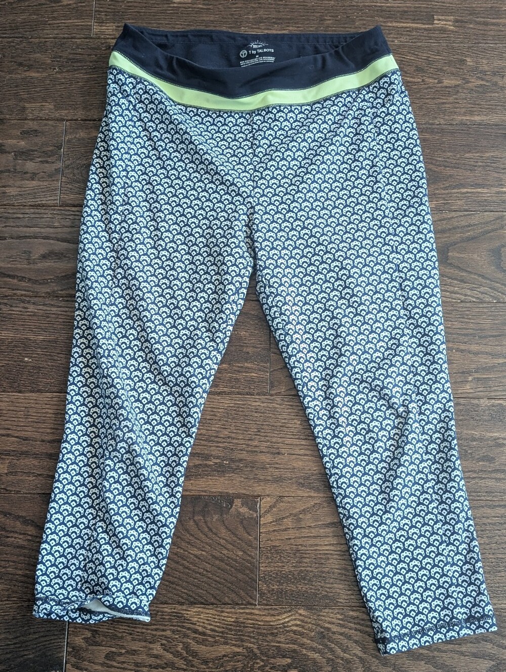 T by Talbots Soft Capri Leggings UPF 50 Navy Blue and White Scalloped Pattern